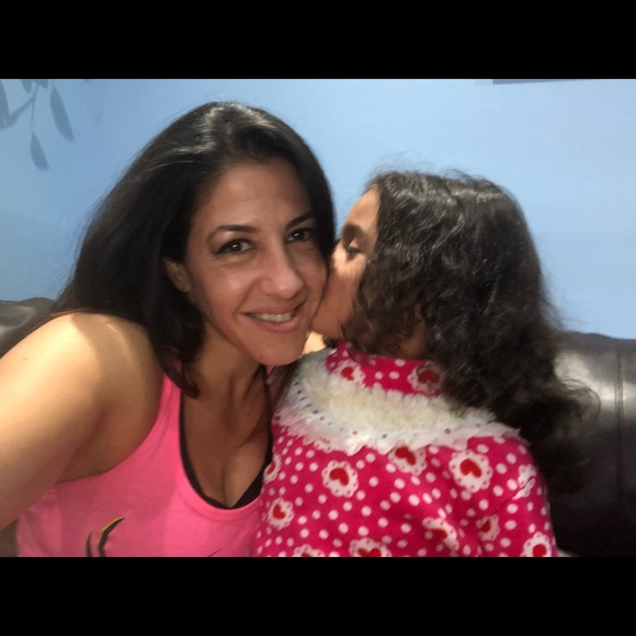 Meet your Posher, Janet - Picture 2 of 5